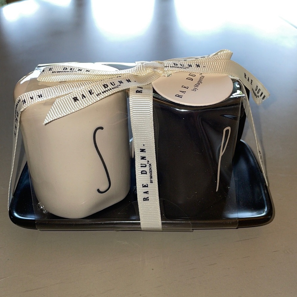 Rae Dunn Salt & Pepper Shakers w/handles